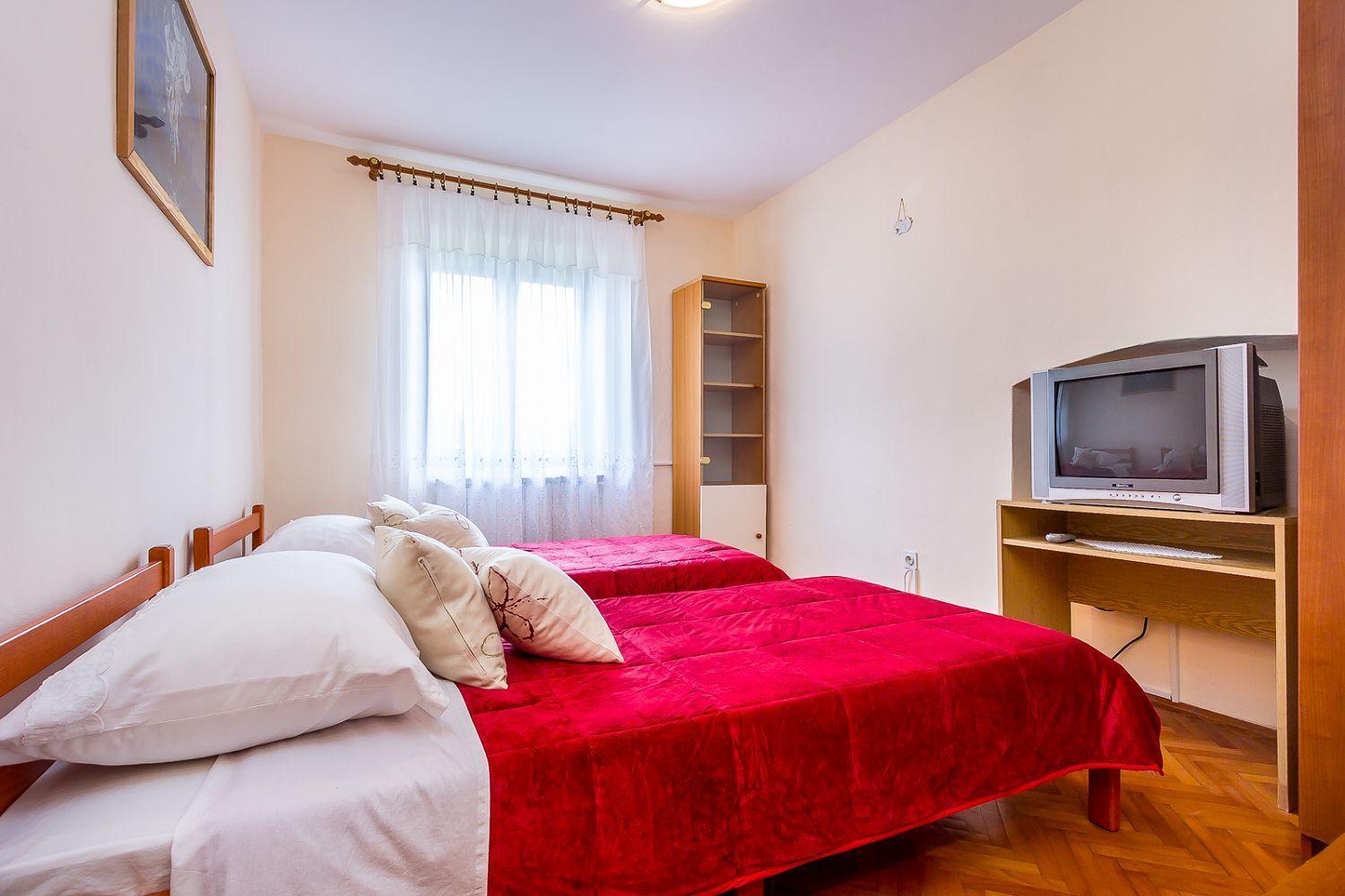 Ferienwohnung Mit Wlan, Klima, Parkplatz, Grill Und Grossem Garten Zum Fussball Spielen Gajana Kültér fotó